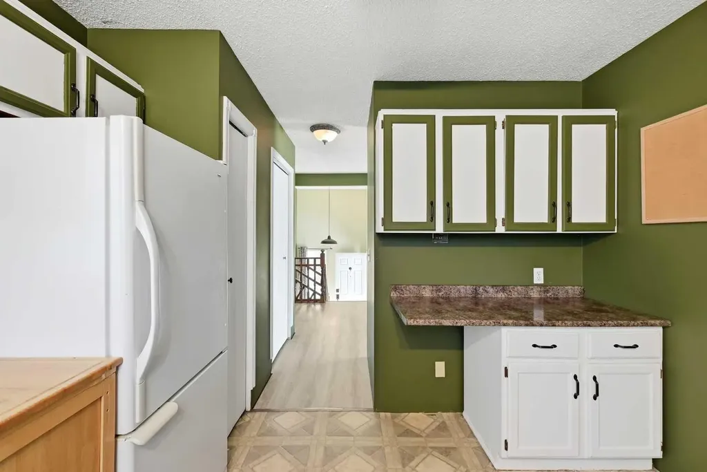 17 Gordon Street Red Deer AB T4P 2L6