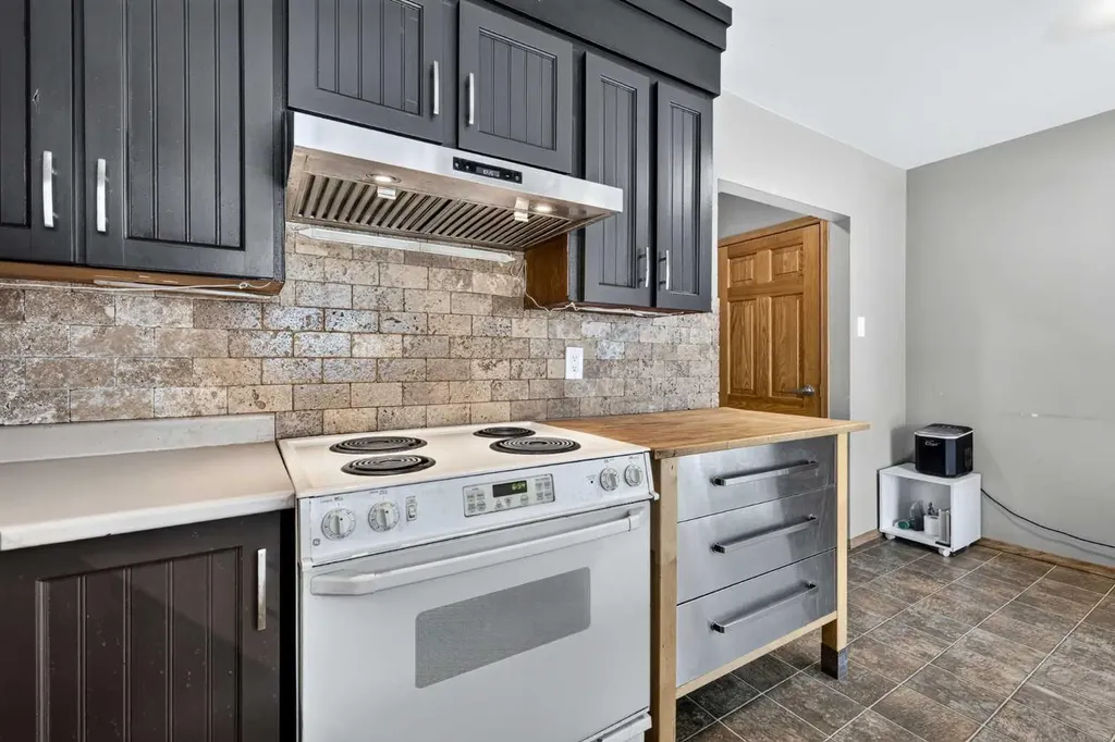 2018 Cottonwood Crescent SE Calgary AB T2B 1T1