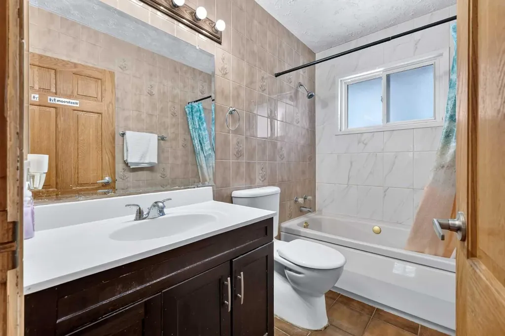 2018 Cottonwood Crescent SE Calgary AB T2B 1T1
