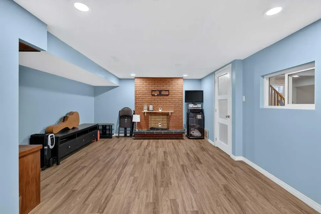 2018 Cottonwood Crescent SE Calgary AB T2B 1T1