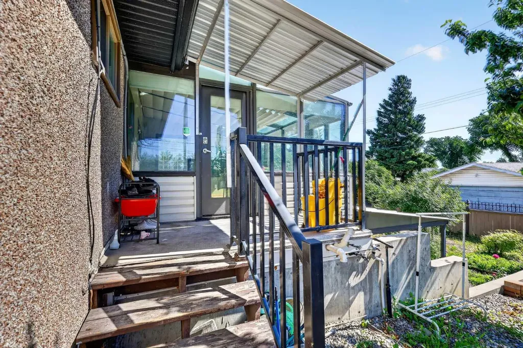 2018 Cottonwood Crescent SE Calgary AB T2B 1T1