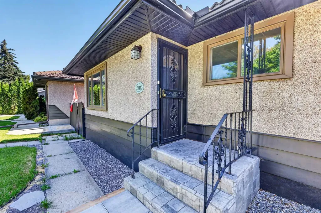 2018 Cottonwood Crescent SE Calgary AB T2B 1T1
