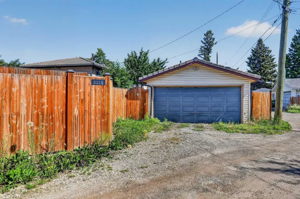 2018 Cottonwood Crescent SE Calgary AB T2B 1T1