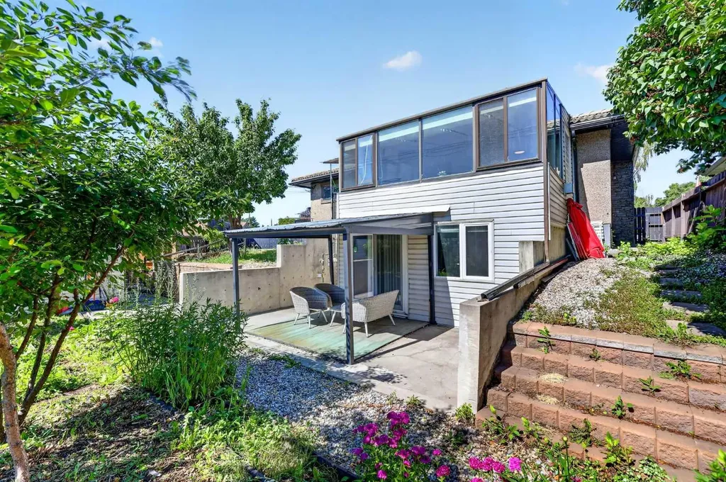 2018 Cottonwood Crescent SE Calgary AB T2B 1T1