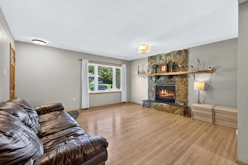 2018 Cottonwood Crescent SE Calgary AB T2B 1T1