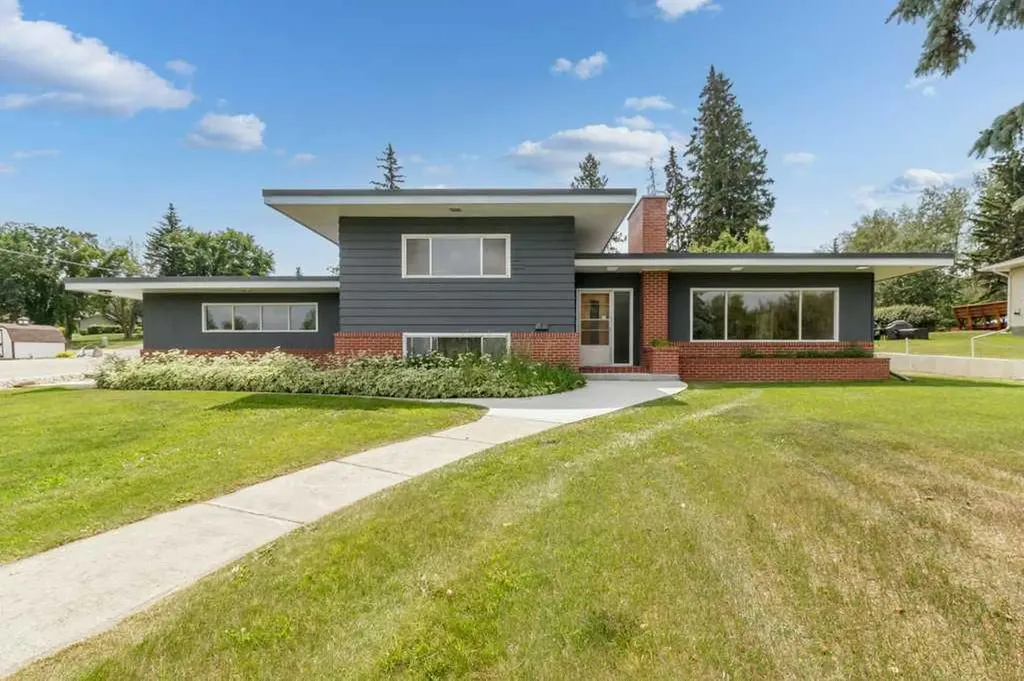 5307 48 Avenue Sylvan Lake AB T4S 1G5