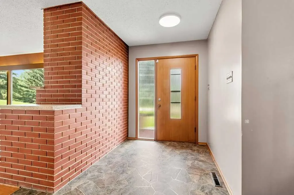 5307 48 Avenue Sylvan Lake AB T4S 1G5