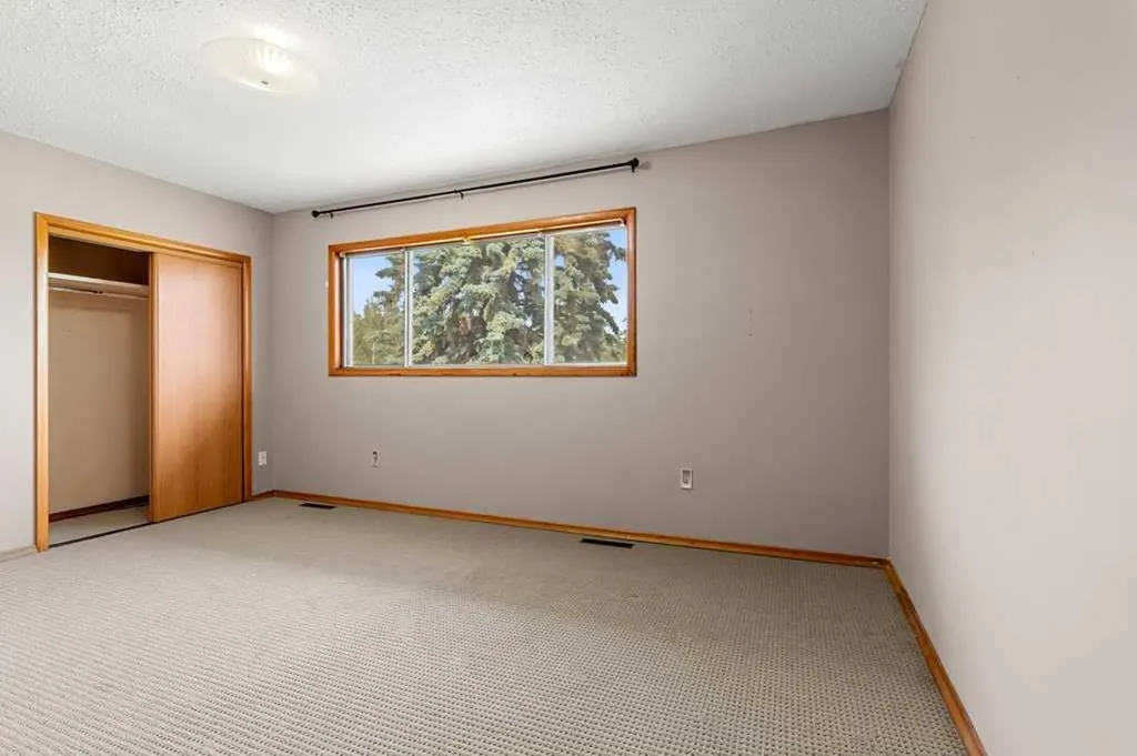 5307 48 Avenue Sylvan Lake AB T4S 1G5
