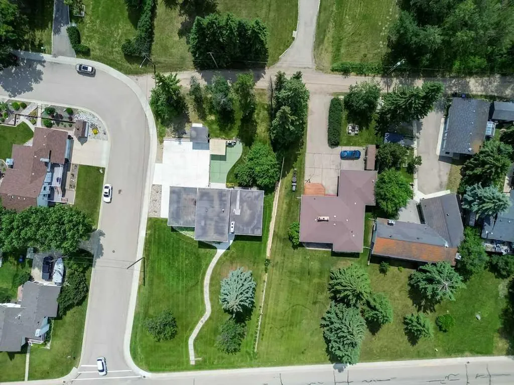 5307 48 Avenue Sylvan Lake AB T4S 1G5