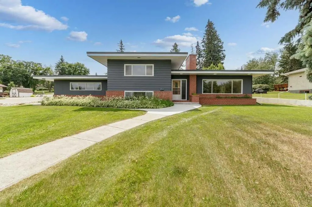 5307 48 Avenue Sylvan Lake AB T4S 1G5