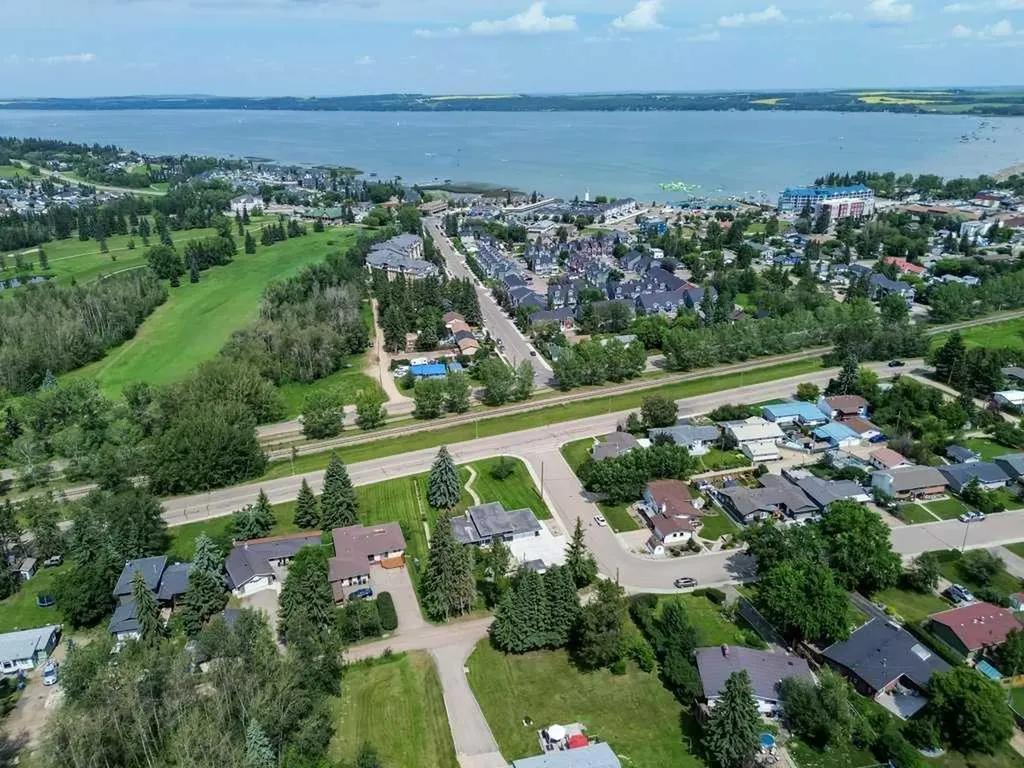 5307 48 Avenue Sylvan Lake AB T4S 1G5