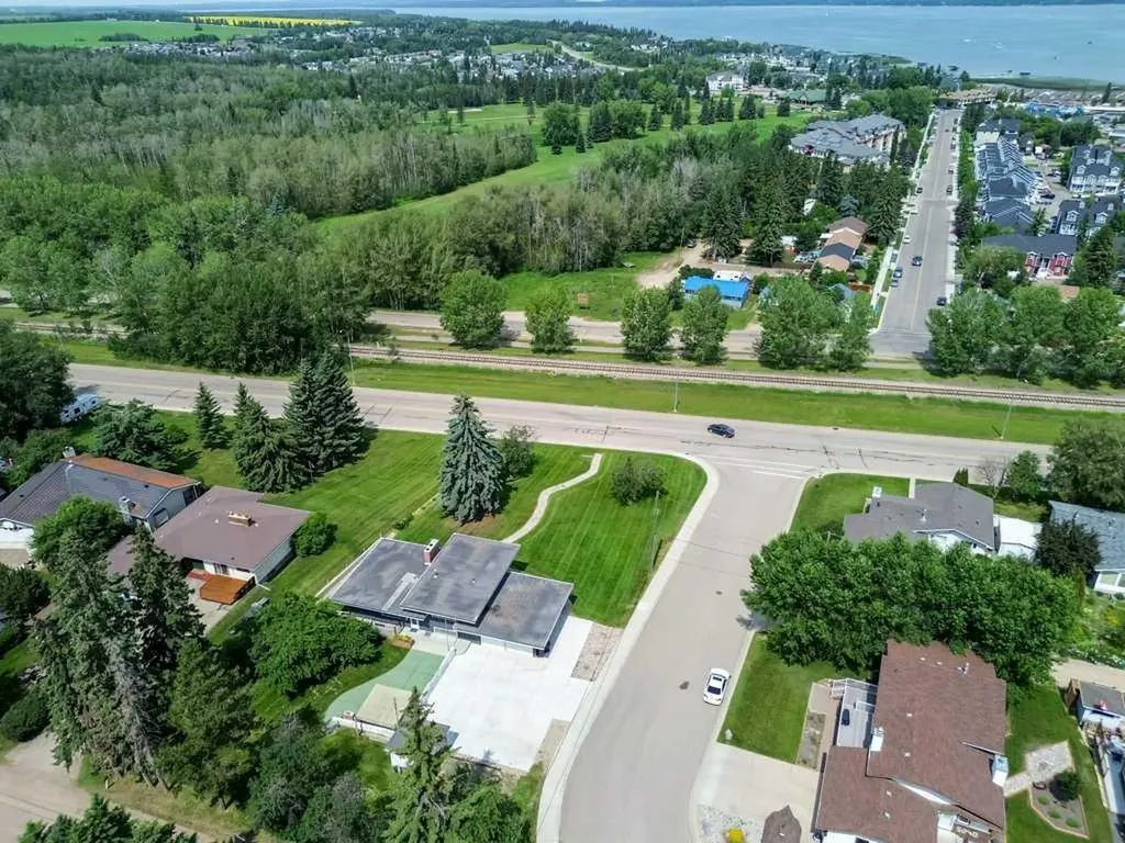 5307 48 Avenue Sylvan Lake AB T4S 1G5