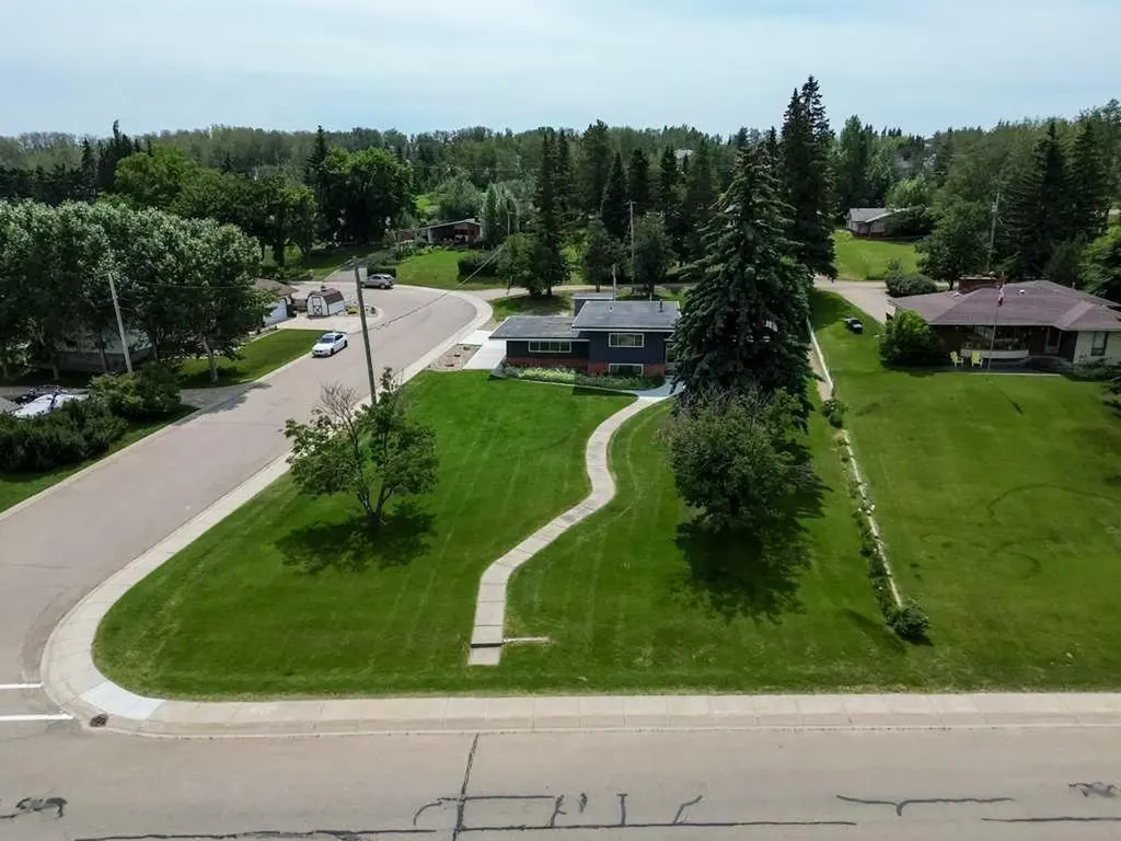5307 48 Avenue Sylvan Lake AB T4S 1G5