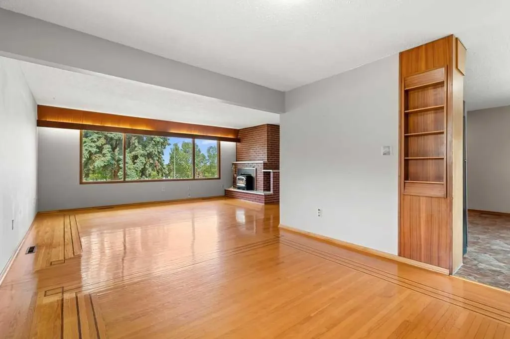 5307 48 Avenue Sylvan Lake AB T4S 1G5