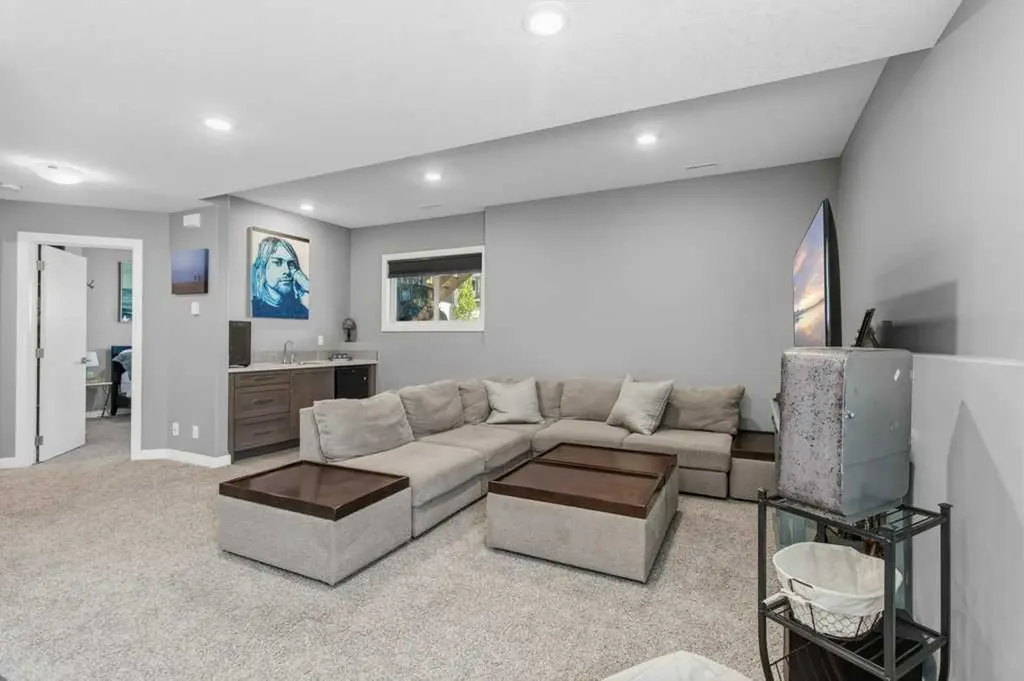 122 Lundberg Crescent Red Deer AB T4R 0R3