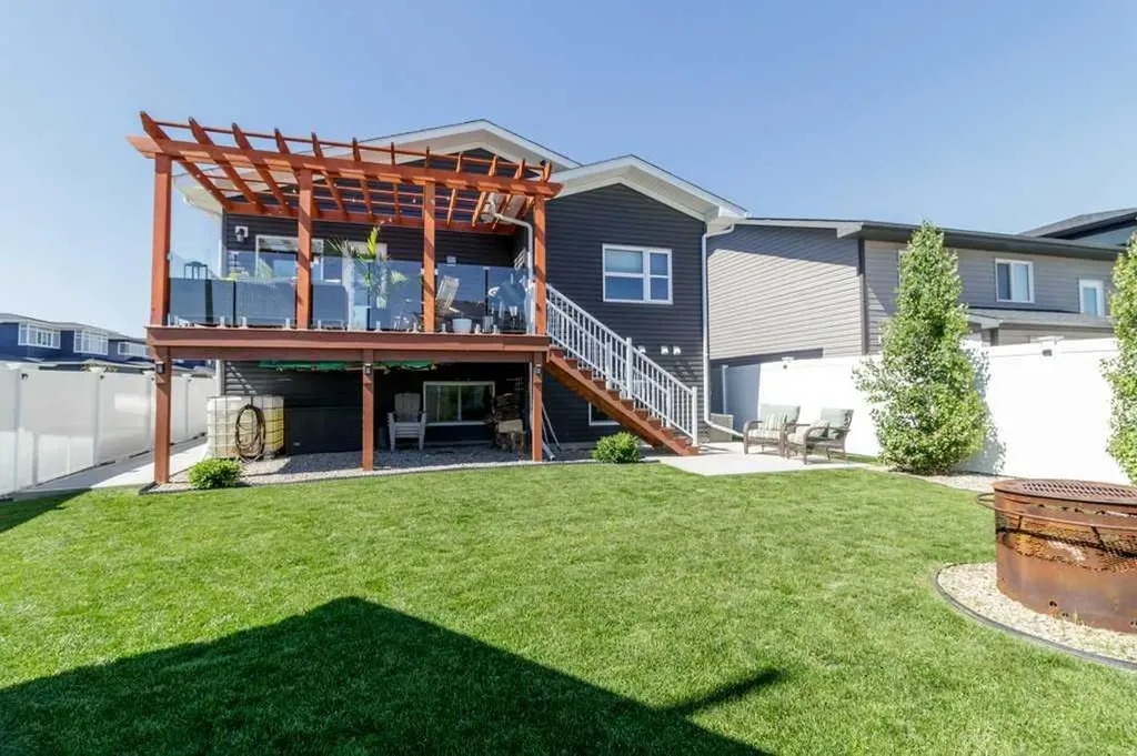 122 Lundberg Crescent Red Deer AB T4R 0R3