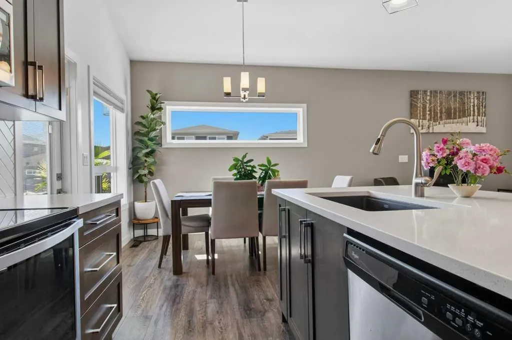 122 Lundberg Crescent Red Deer AB T4R 0R3