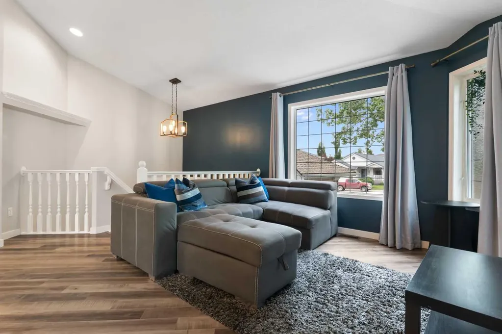 36 Jensen Heights Place NE Airdrie AB T4B 2J3