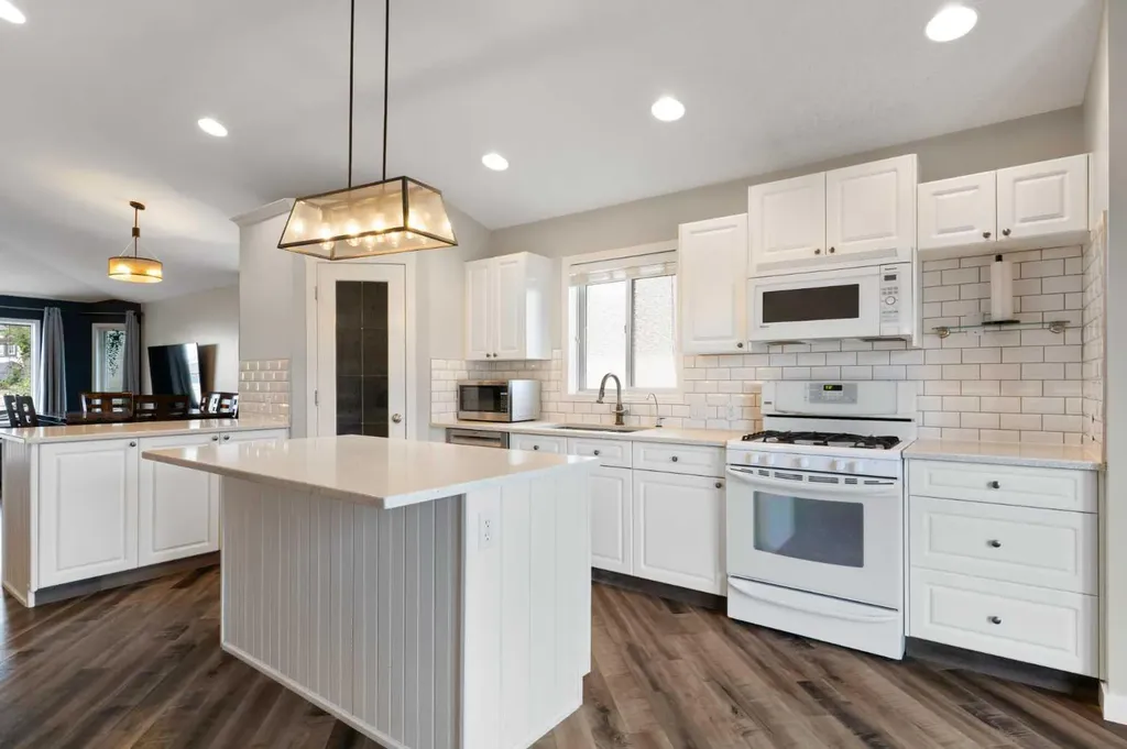 36 Jensen Heights Place NE Airdrie AB T4B 2J3