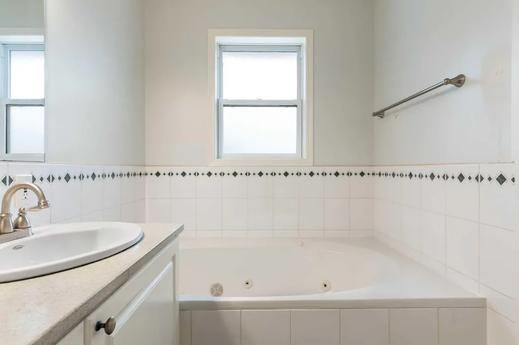 36 Jensen Heights Place NE Airdrie AB T4B 2J3