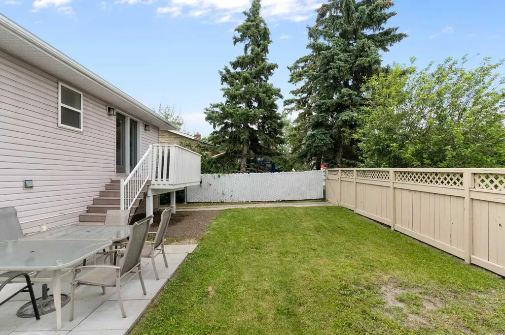 36 Jensen Heights Place NE Airdrie AB T4B 2J3