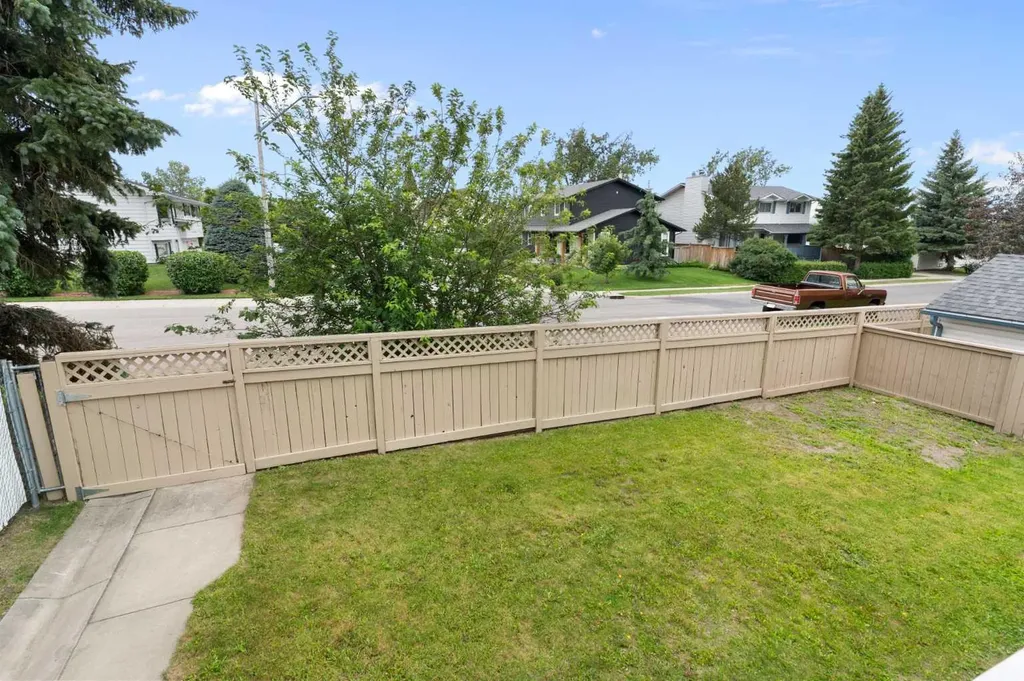 36 Jensen Heights Place NE Airdrie AB T4B 2J3