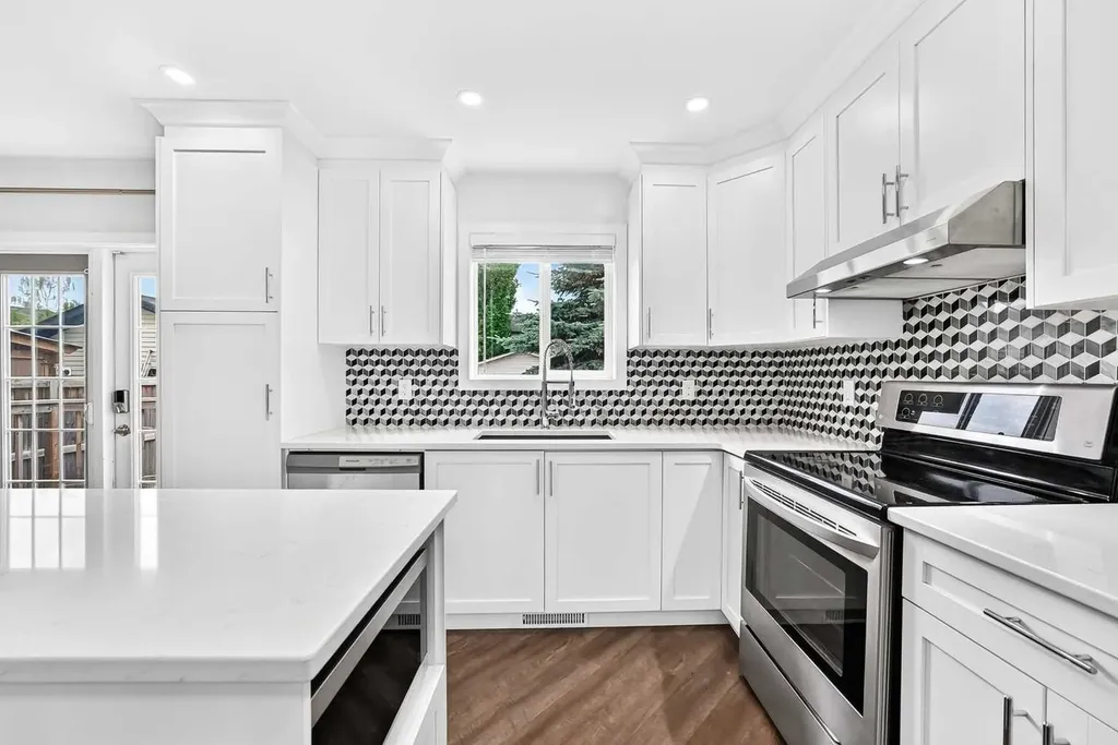172 Cimarron Grove Crescent Okotoks AB T1S 2E3