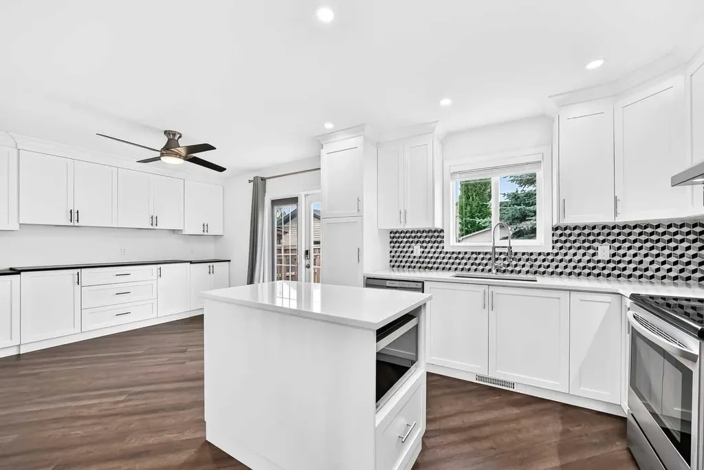 172 Cimarron Grove Crescent Okotoks AB T1S 2E3