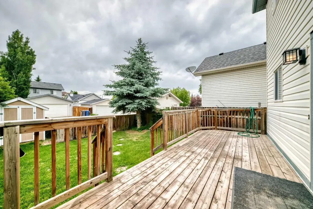 172 Cimarron Grove Crescent Okotoks AB T1S 2E3
