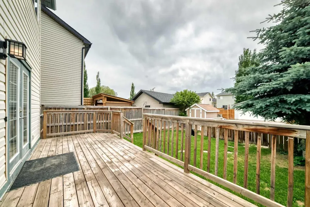 172 Cimarron Grove Crescent Okotoks AB T1S 2E3