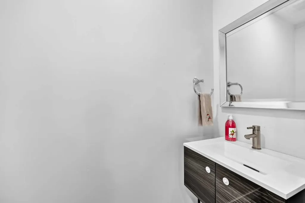 172 Cimarron Grove Crescent Okotoks AB T1S 2E3