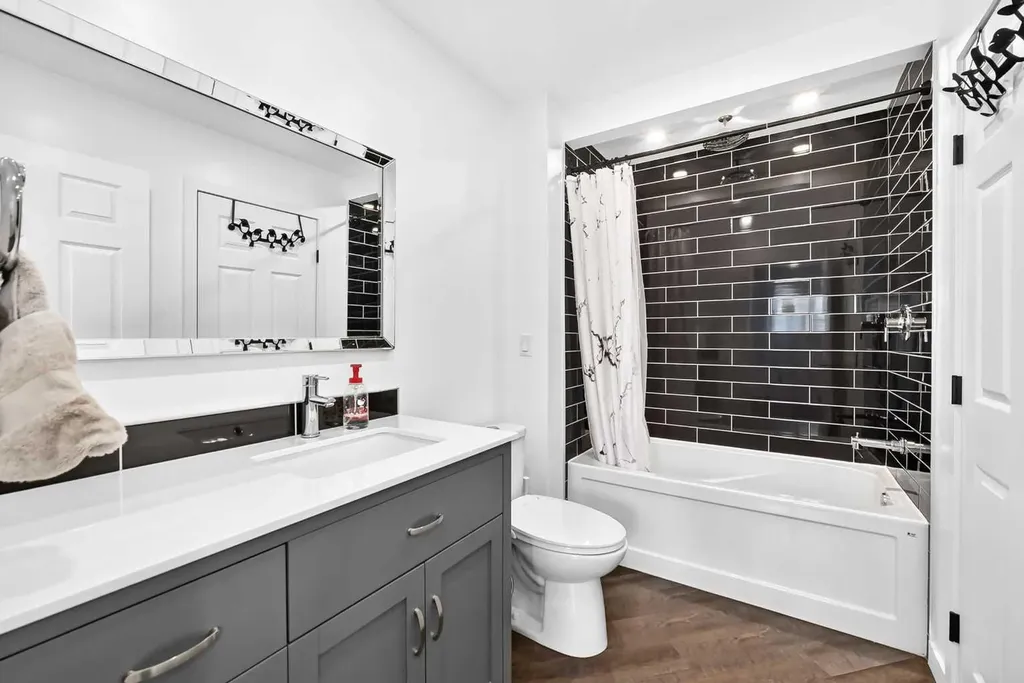 172 Cimarron Grove Crescent Okotoks AB T1S 2E3