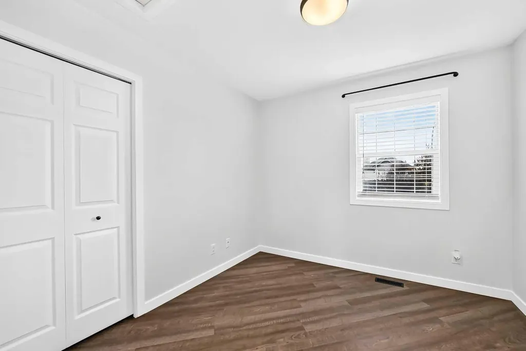 172 Cimarron Grove Crescent Okotoks AB T1S 2E3