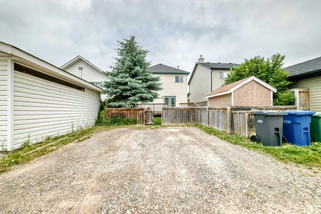 172 Cimarron Grove Crescent Okotoks AB T1S 2E3