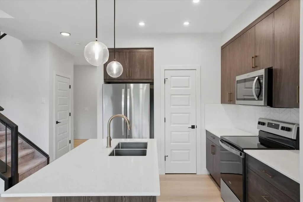 3085 Key Drive SW Airdrie AB T4B 5T1