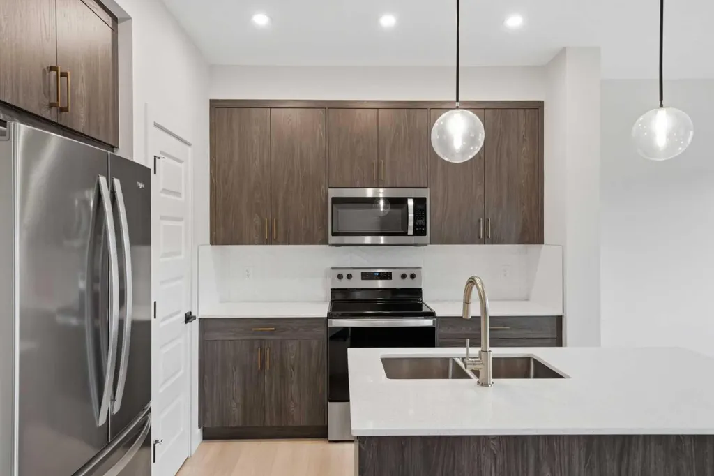 3085 Key Drive SW Airdrie AB T4B 5T1