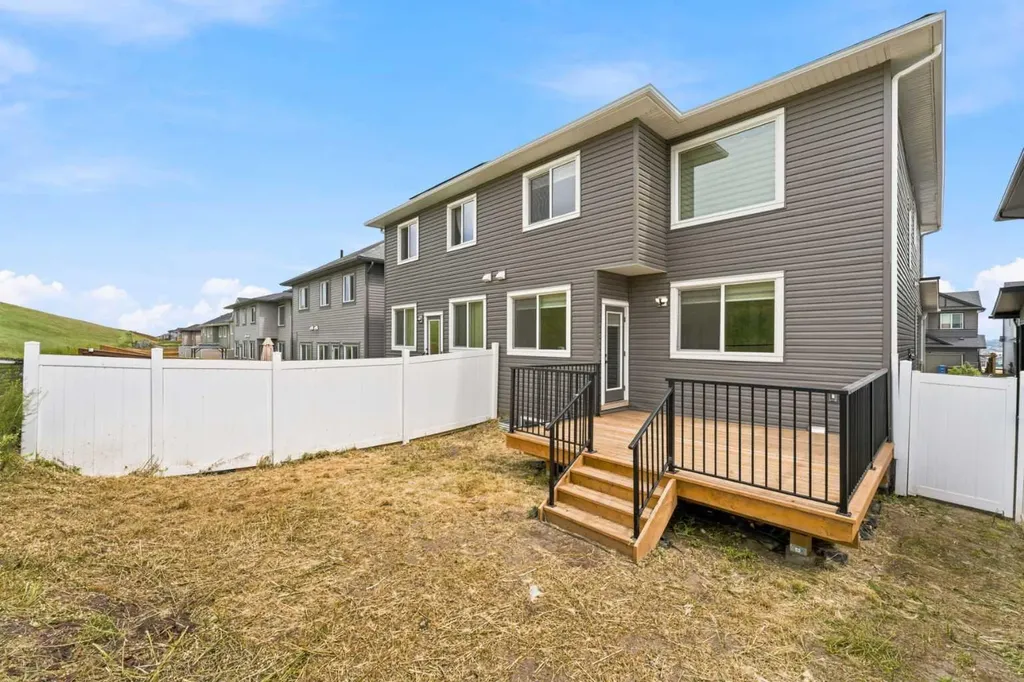3081 Key Drive SW Airdrie AB T4B 5T1