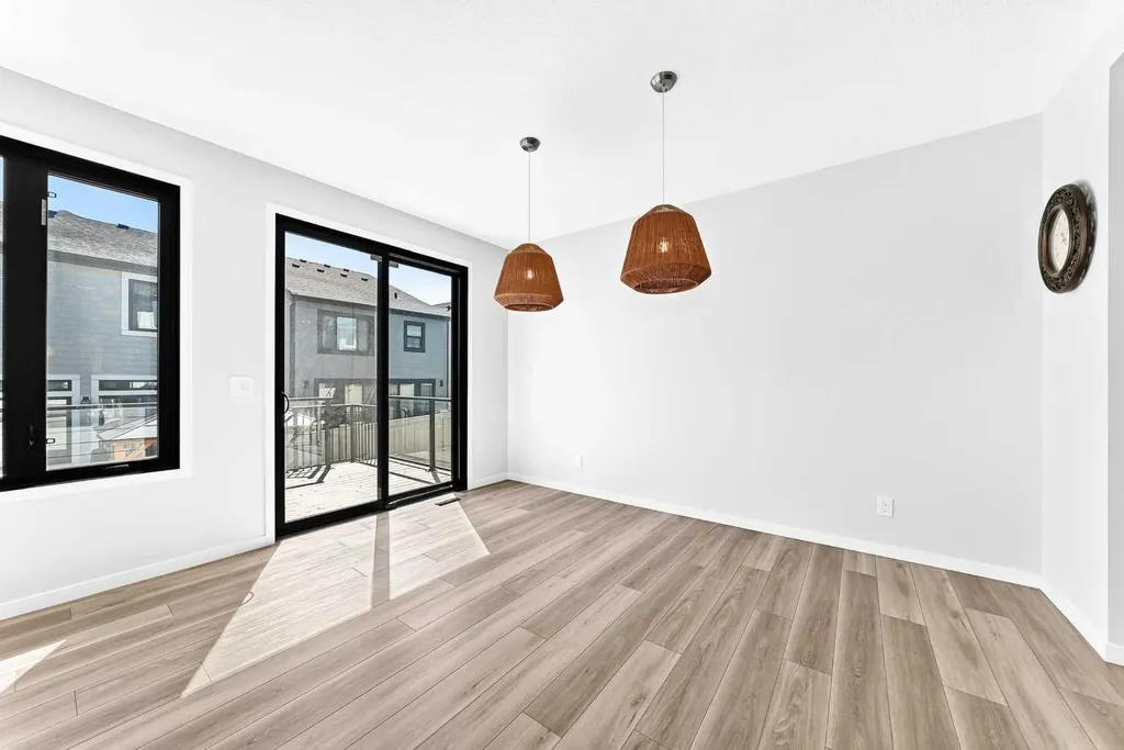8 West Grove Link SW Calgary AB T3H 6E3