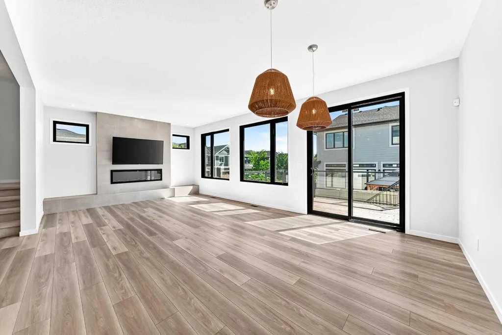 8 West Grove Link SW Calgary AB T3H 6E3