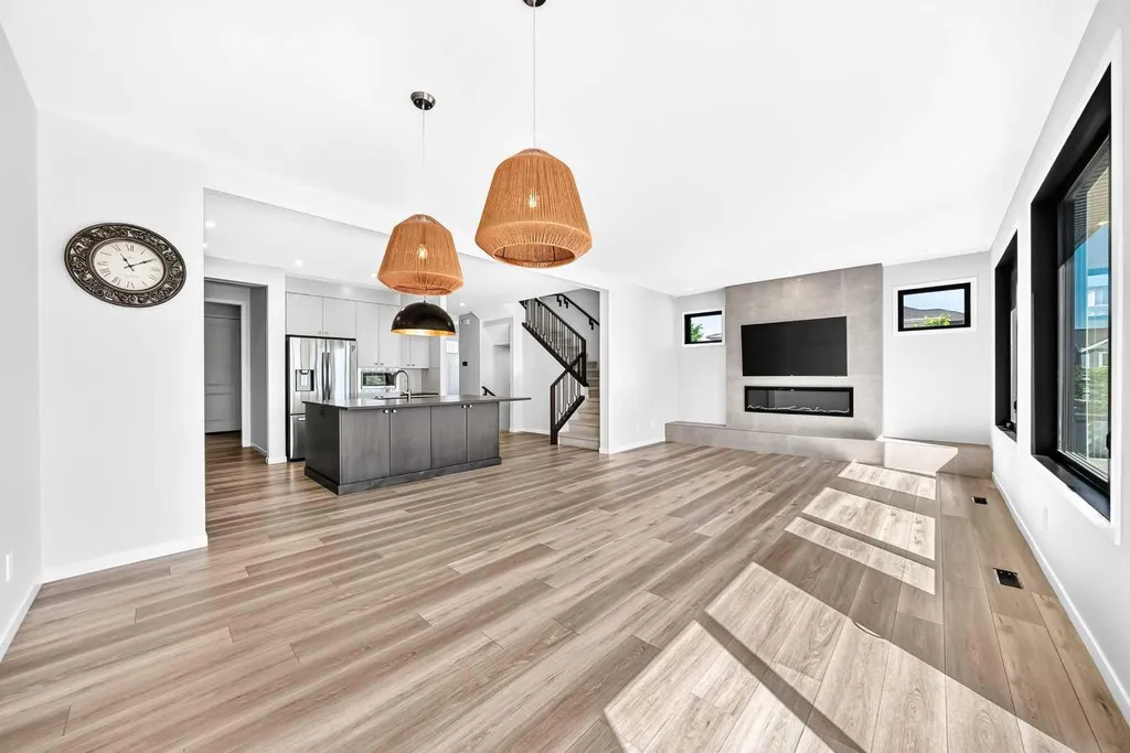 8 West Grove Link SW Calgary AB T3H 6E3