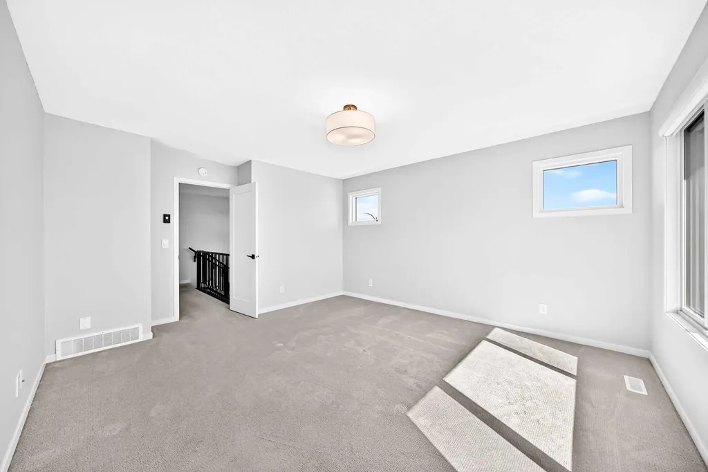 8 West Grove Link SW Calgary AB T3H 6E3