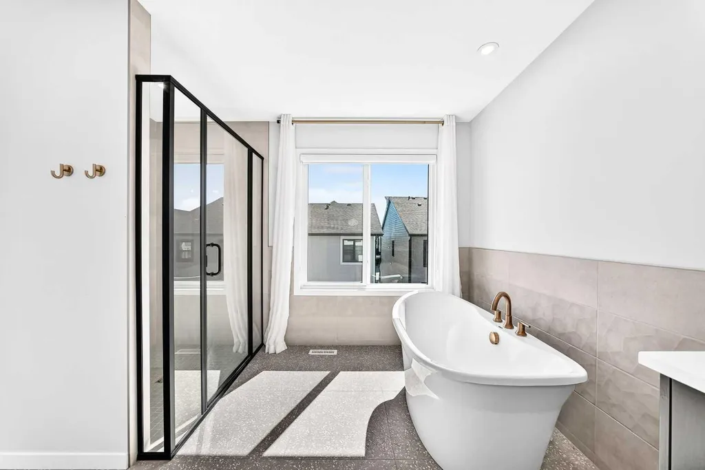 8 West Grove Link SW Calgary AB T3H 6E3