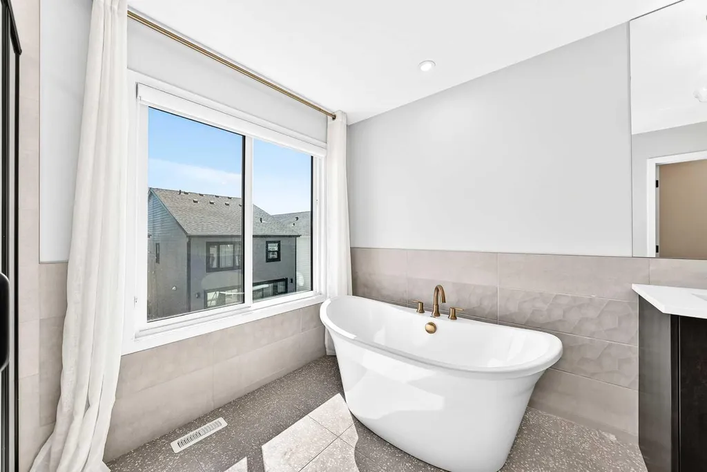 8 West Grove Link SW Calgary AB T3H 6E3