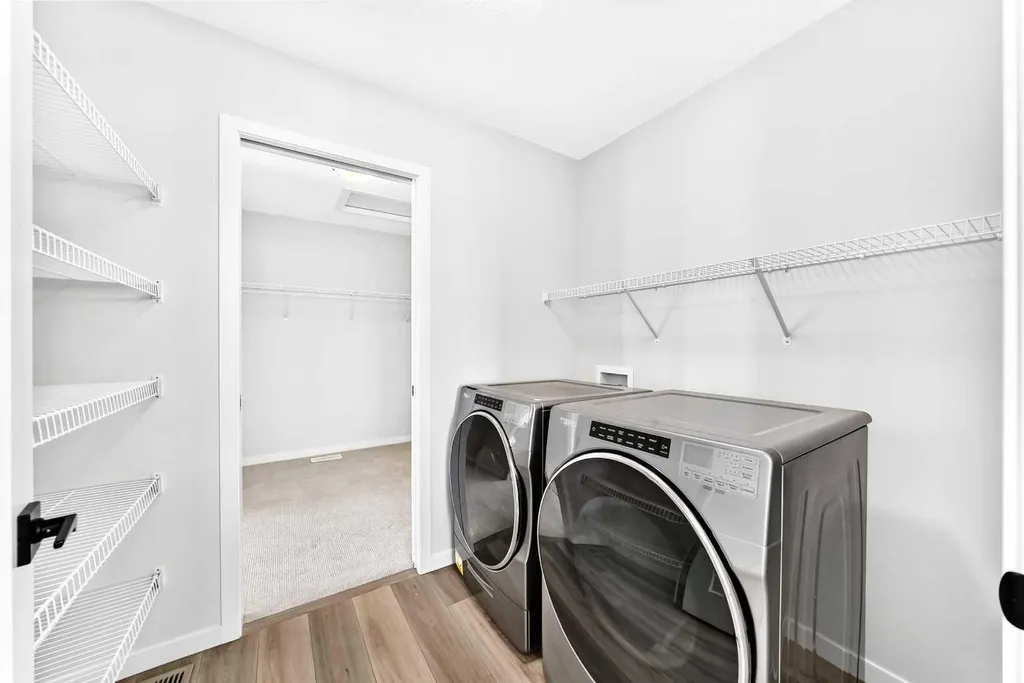 8 West Grove Link SW Calgary AB T3H 6E3
