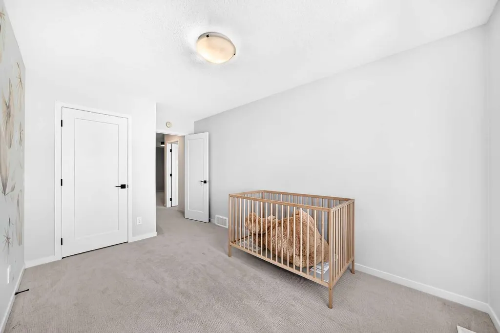 8 West Grove Link SW Calgary AB T3H 6E3
