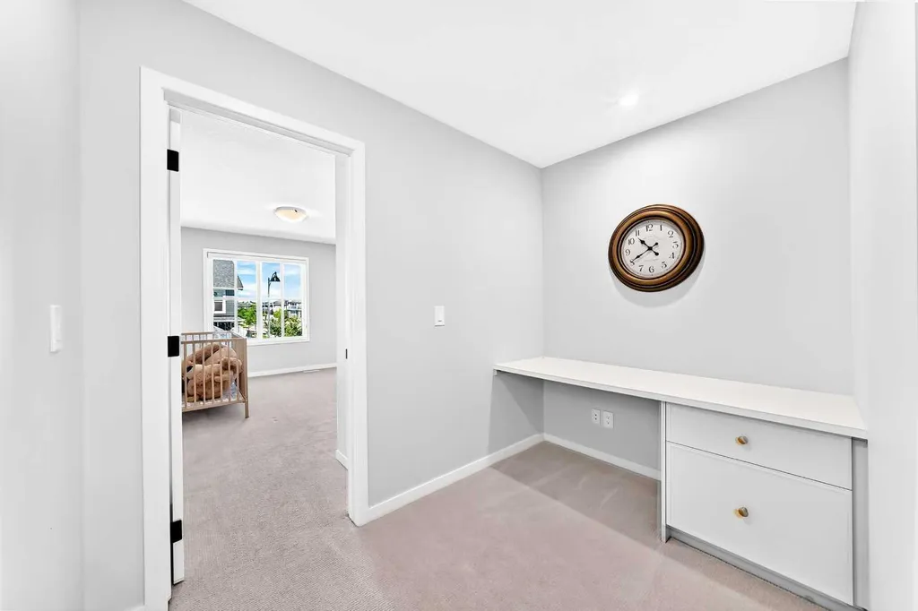 8 West Grove Link SW Calgary AB T3H 6E3