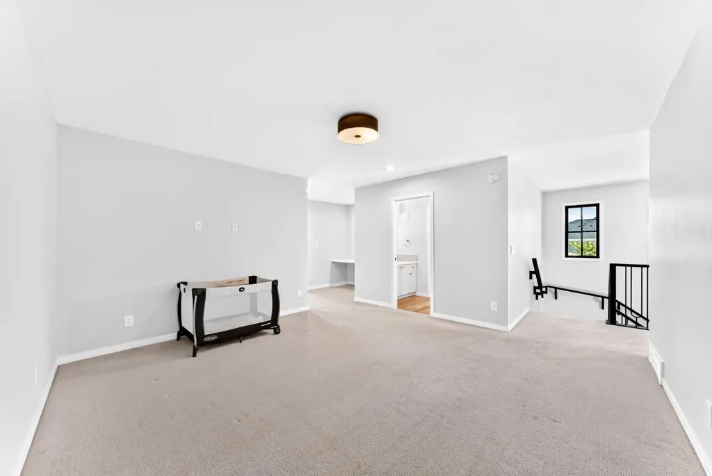 8 West Grove Link SW Calgary AB T3H 6E3