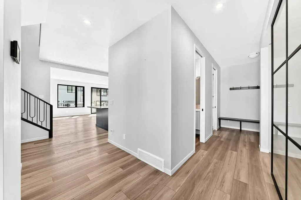 8 West Grove Link SW Calgary AB T3H 6E3