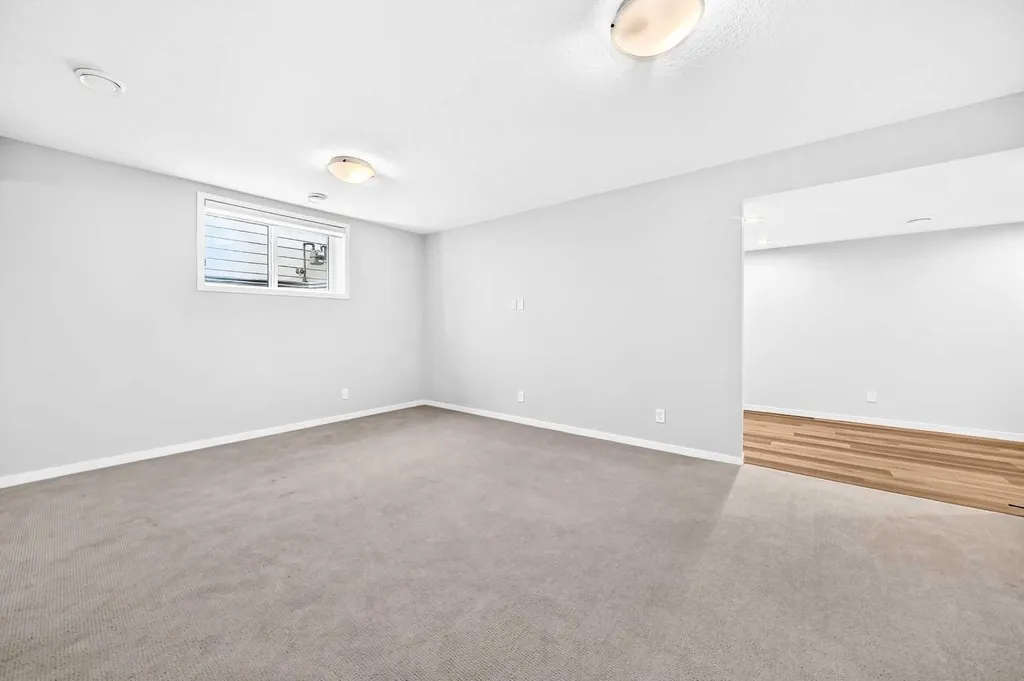 8 West Grove Link SW Calgary AB T3H 6E3