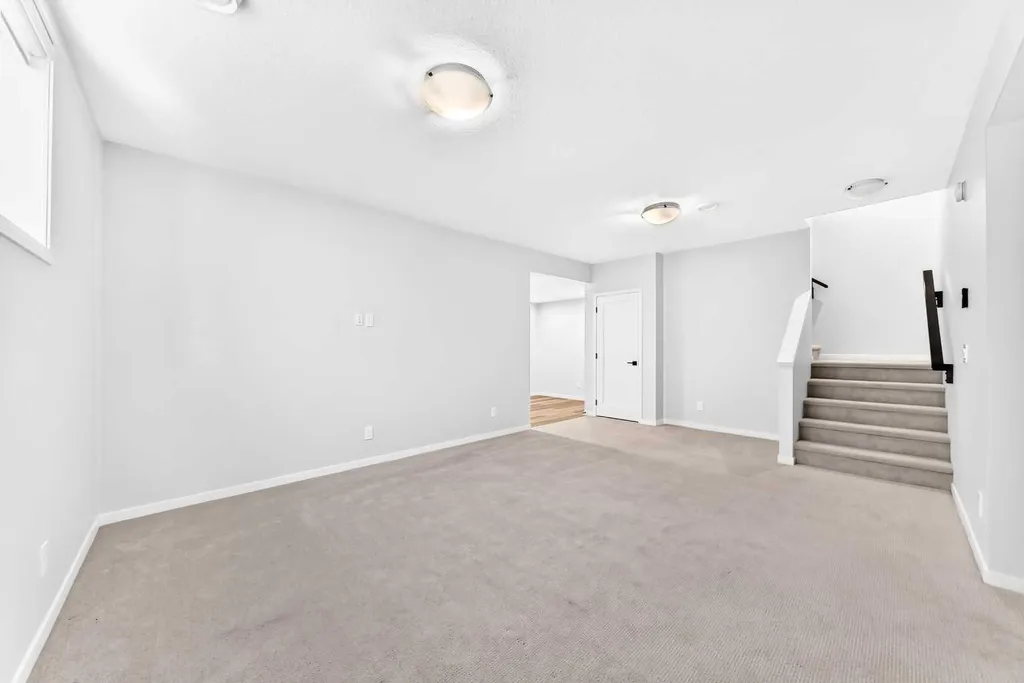 8 West Grove Link SW Calgary AB T3H 6E3